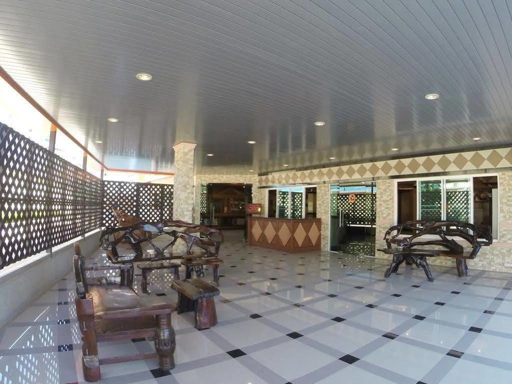 Oyo 523 Aa Pattaya Ville Exterior foto