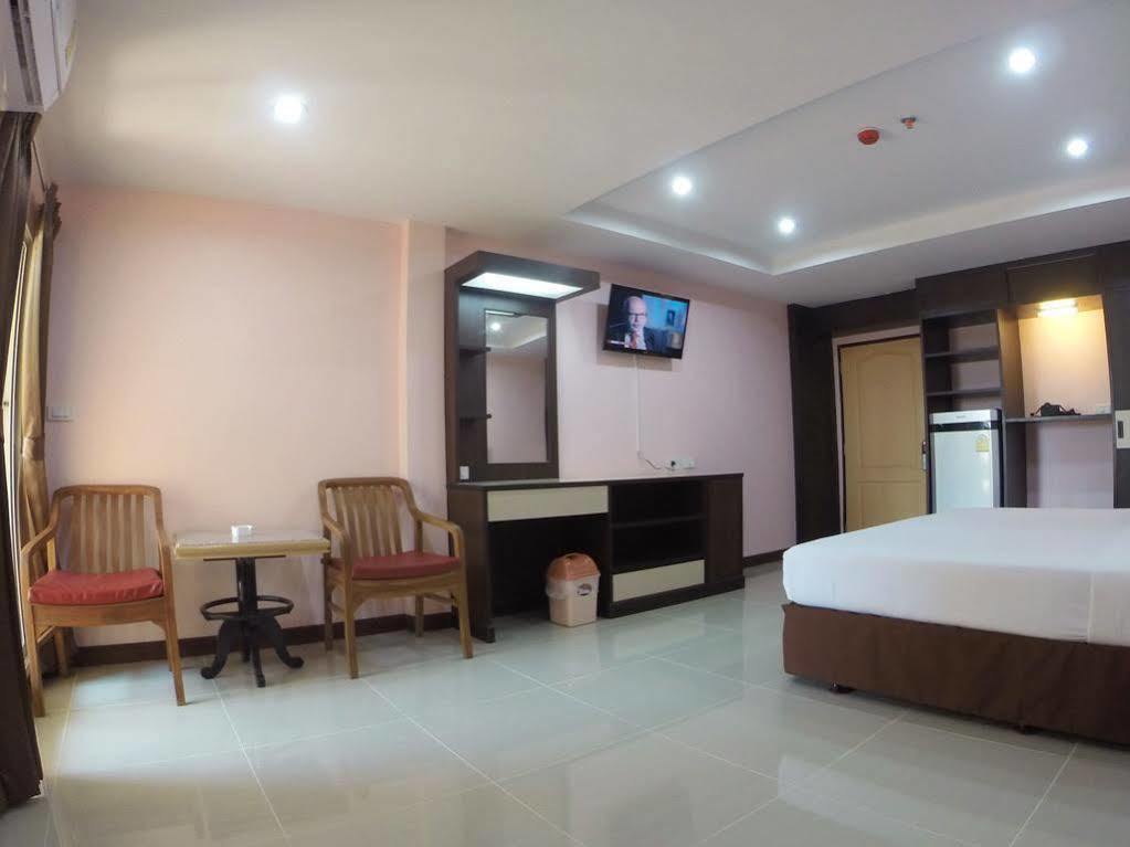 Oyo 523 Aa Pattaya Ville Exterior foto