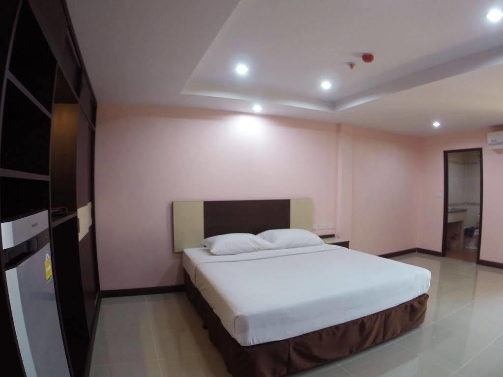 Oyo 523 Aa Pattaya Ville Exterior foto