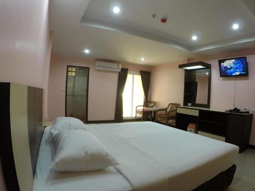 Oyo 523 Aa Pattaya Ville Exterior foto