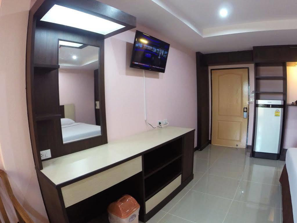 Oyo 523 Aa Pattaya Ville Exterior foto